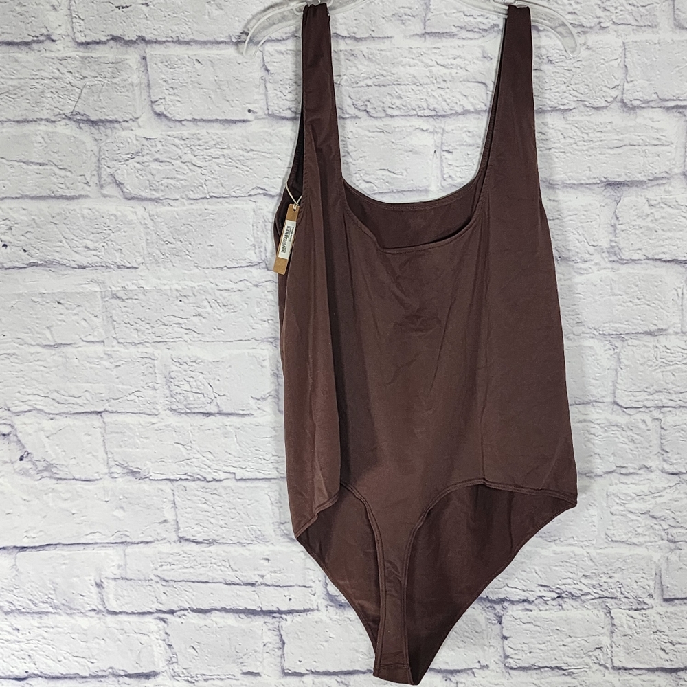 SKIMS SOFT SMOOTHING THONG/BODYSUIT/ COCOA/NWT - Picture 10 of 16